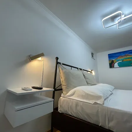 Vico Spaccanapoli 1 * Nápoly